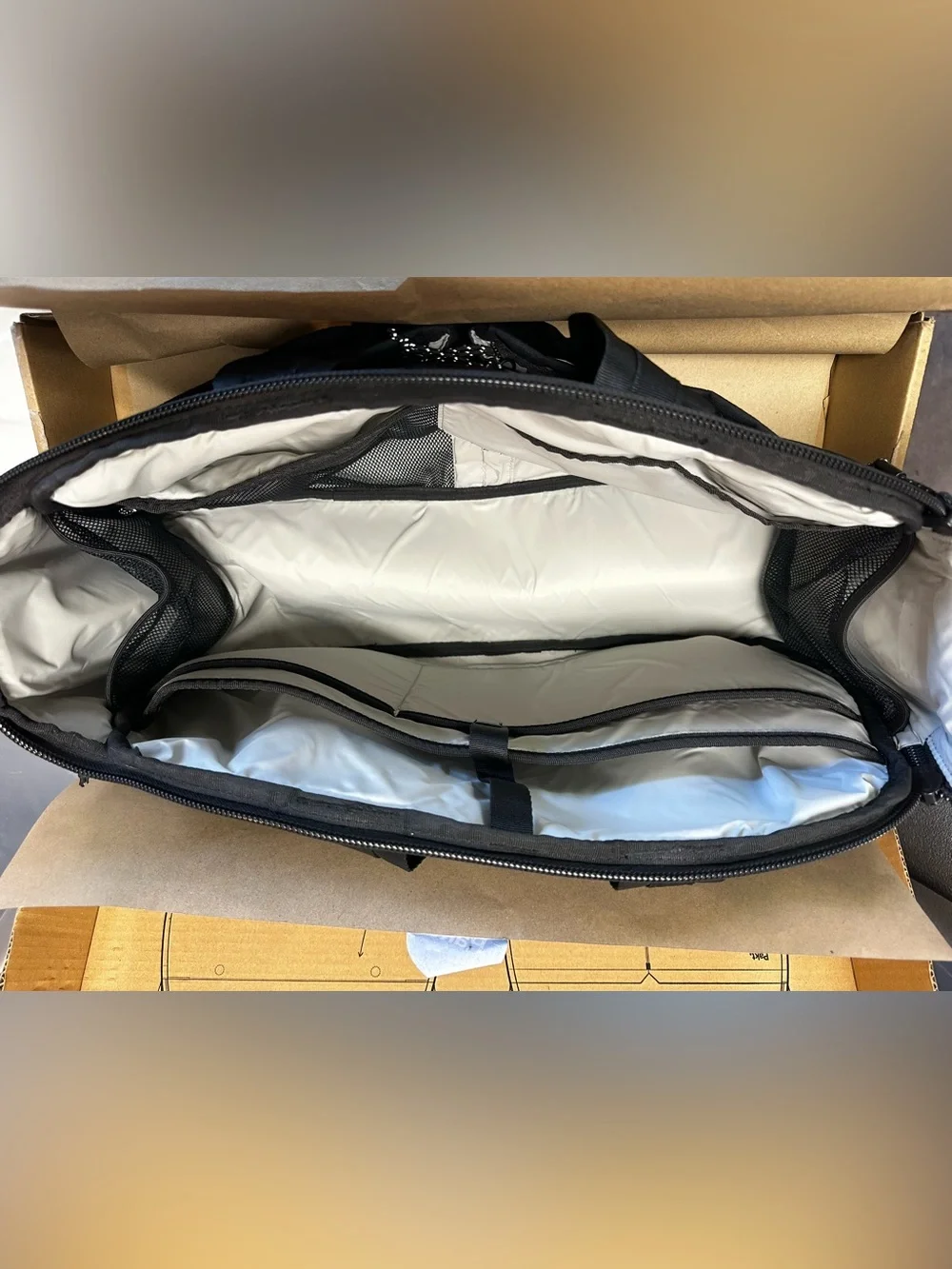Pakt Everyday Duffel 25L- like new- black